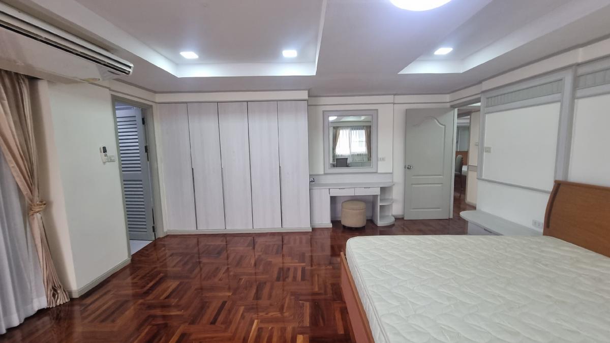 ให้เช่าสุขุมวิท อโศก ทองหล่อ : พร้อมพงษ์ Pet friendly อพาร์ทเมนท์ให้เช่า เหมาะสำหรับครอบครัว 3 ห้องนอน 4 ห้องน้ำ มีรถรับส่ง BTS Supermarket ใกล้เคียง