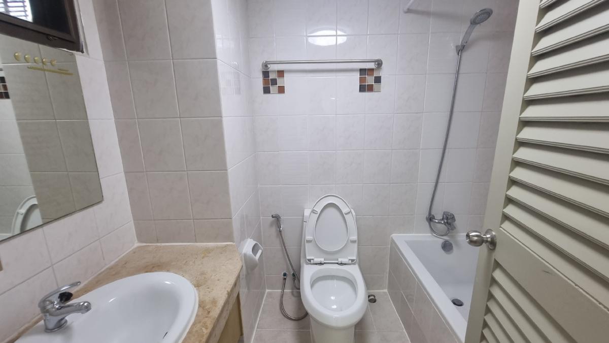 ให้เช่าสุขุมวิท อโศก ทองหล่อ : พร้อมพงษ์ Pet friendly อพาร์ทเมนท์ให้เช่า เหมาะสำหรับครอบครัว 3 ห้องนอน 4 ห้องน้ำ มีรถรับส่ง BTS Supermarket ใกล้เคียง