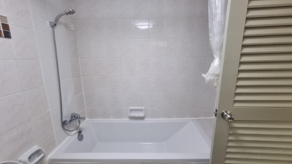 ให้เช่าสุขุมวิท อโศก ทองหล่อ : พร้อมพงษ์ Pet friendly อพาร์ทเมนท์ให้เช่า เหมาะสำหรับครอบครัว 3 ห้องนอน 4 ห้องน้ำ มีรถรับส่ง BTS Supermarket ใกล้เคียง