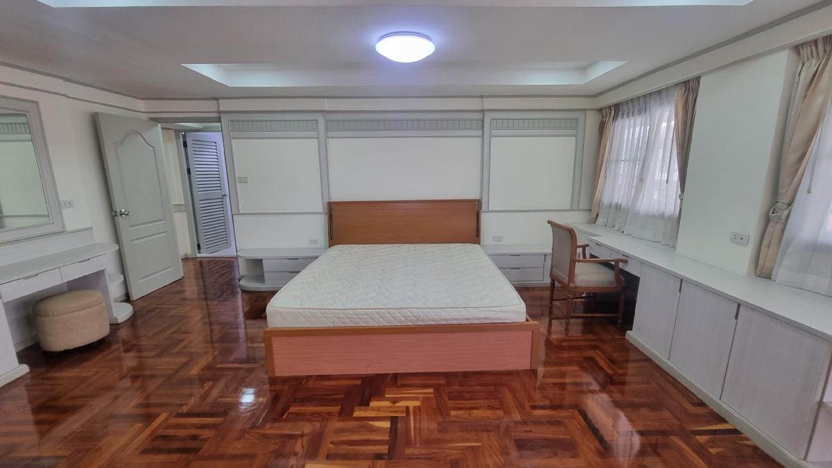 ให้เช่าสุขุมวิท อโศก ทองหล่อ : พร้อมพงษ์ Pet friendly อพาร์ทเมนท์ให้เช่า เหมาะสำหรับครอบครัว 3 ห้องนอน 4 ห้องน้ำ มีรถรับส่ง BTS Supermarket ใกล้เคียง