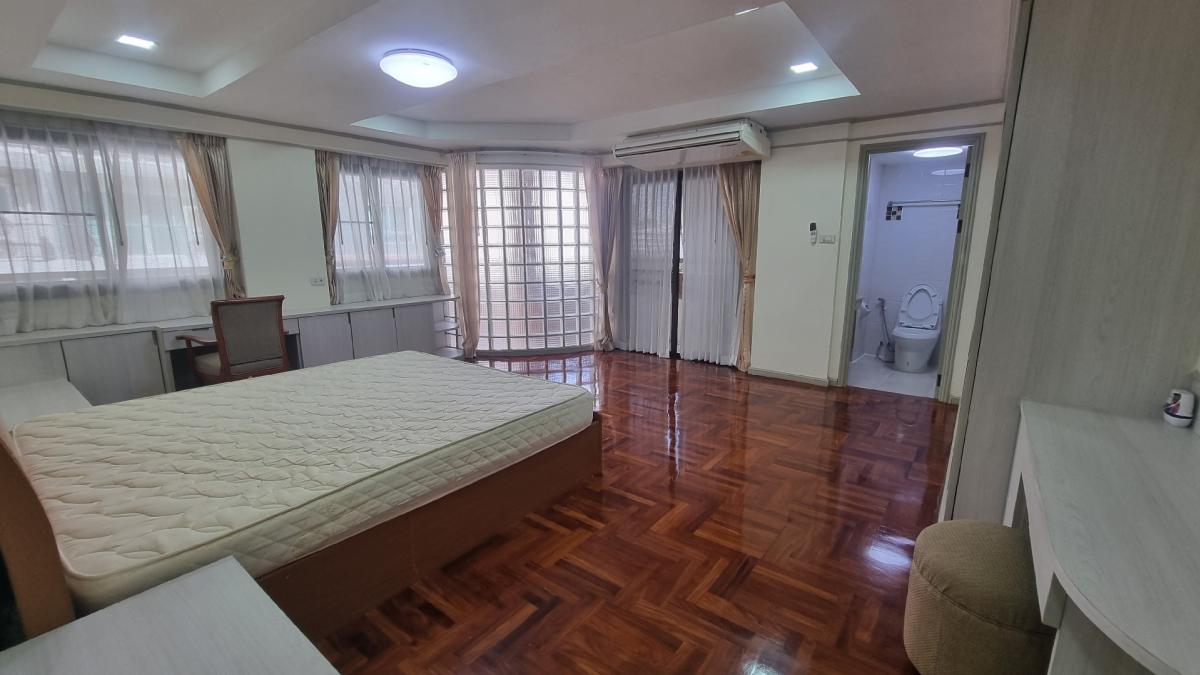 ให้เช่าสุขุมวิท อโศก ทองหล่อ : พร้อมพงษ์ Pet friendly อพาร์ทเมนท์ให้เช่า เหมาะสำหรับครอบครัว 3 ห้องนอน 4 ห้องน้ำ มีรถรับส่ง BTS Supermarket ใกล้เคียง