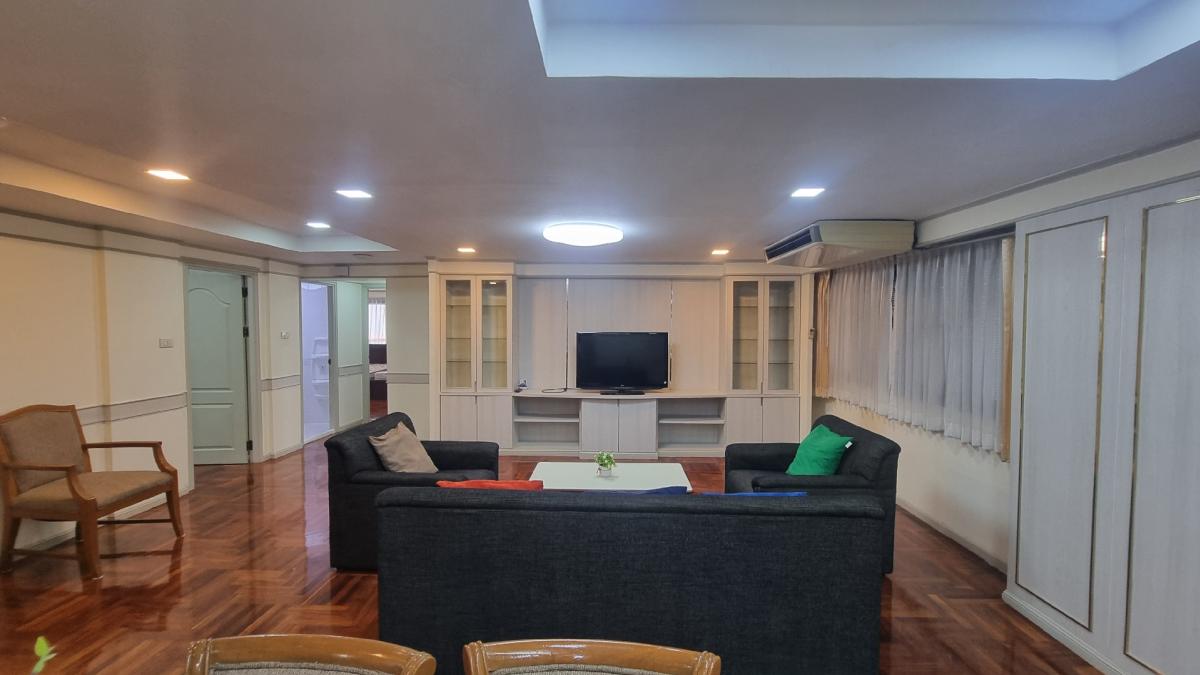 ให้เช่าสุขุมวิท อโศก ทองหล่อ : พร้อมพงษ์ Pet friendly อพาร์ทเมนท์ให้เช่า เหมาะสำหรับครอบครัว 3 ห้องนอน 4 ห้องน้ำ มีรถรับส่ง BTS Supermarket ใกล้เคียง