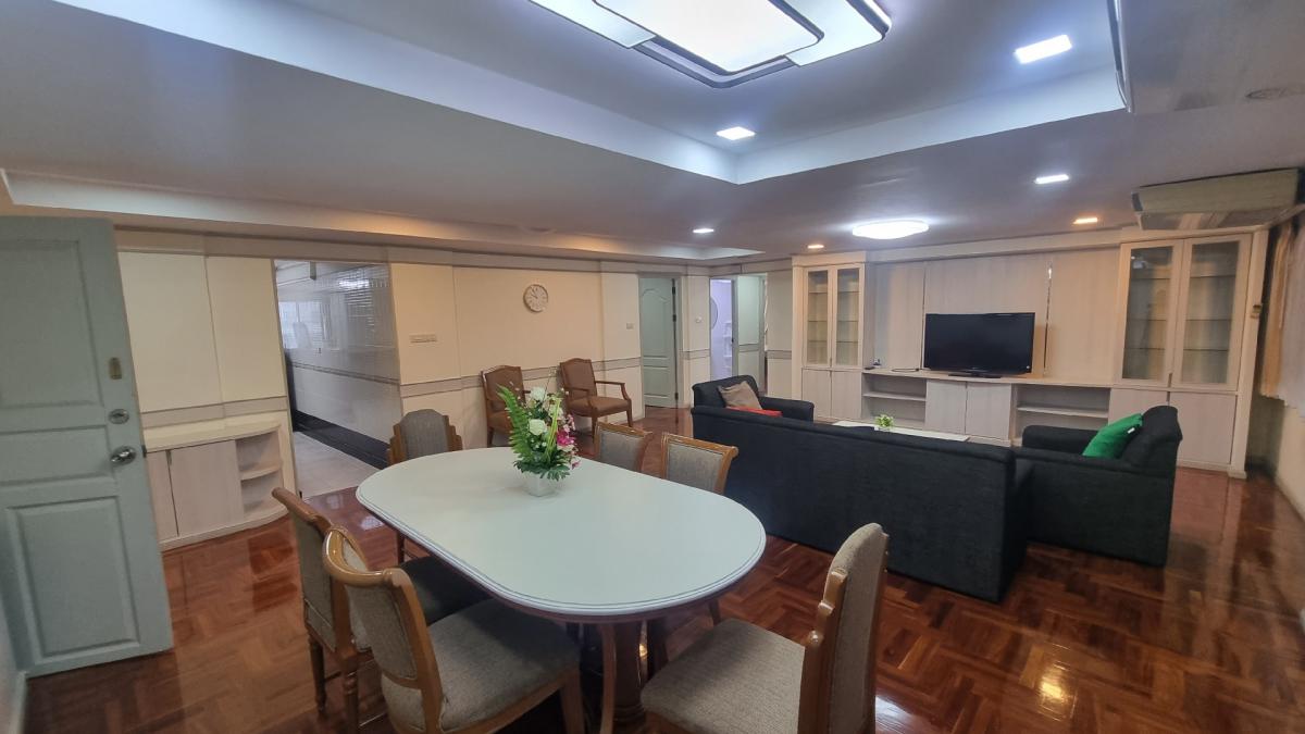 ให้เช่าสุขุมวิท อโศก ทองหล่อ : พร้อมพงษ์ Pet friendly อพาร์ทเมนท์ให้เช่า เหมาะสำหรับครอบครัว 3 ห้องนอน 4 ห้องน้ำ มีรถรับส่ง BTS Supermarket ใกล้เคียง