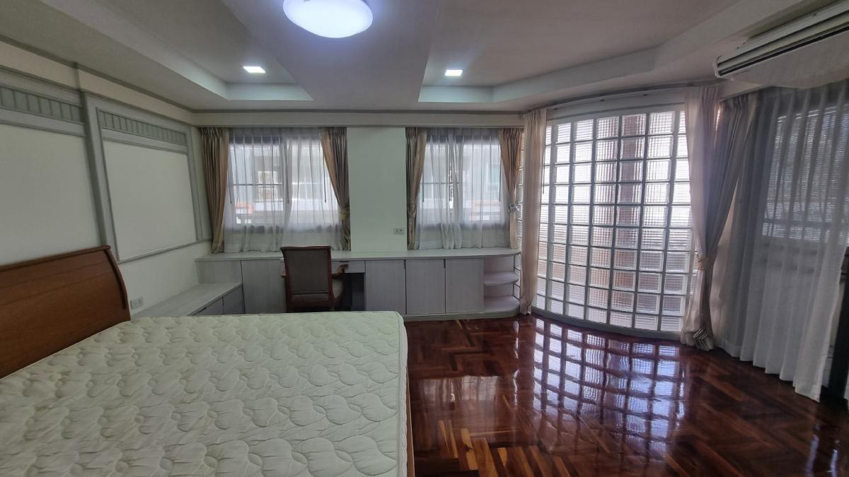 ให้เช่าสุขุมวิท อโศก ทองหล่อ : พร้อมพงษ์ Pet friendly อพาร์ทเมนท์ให้เช่า เหมาะสำหรับครอบครัว 3 ห้องนอน 4 ห้องน้ำ มีรถรับส่ง BTS Supermarket ใกล้เคียง