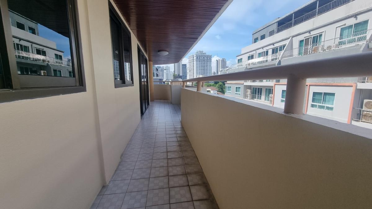 ให้เช่าสุขุมวิท อโศก ทองหล่อ : พร้อมพงษ์ Pet friendly อพาร์ทเมนท์ให้เช่า เหมาะสำหรับครอบครัว 3 ห้องนอน 4 ห้องน้ำ มีรถรับส่ง BTS Supermarket ใกล้เคียง