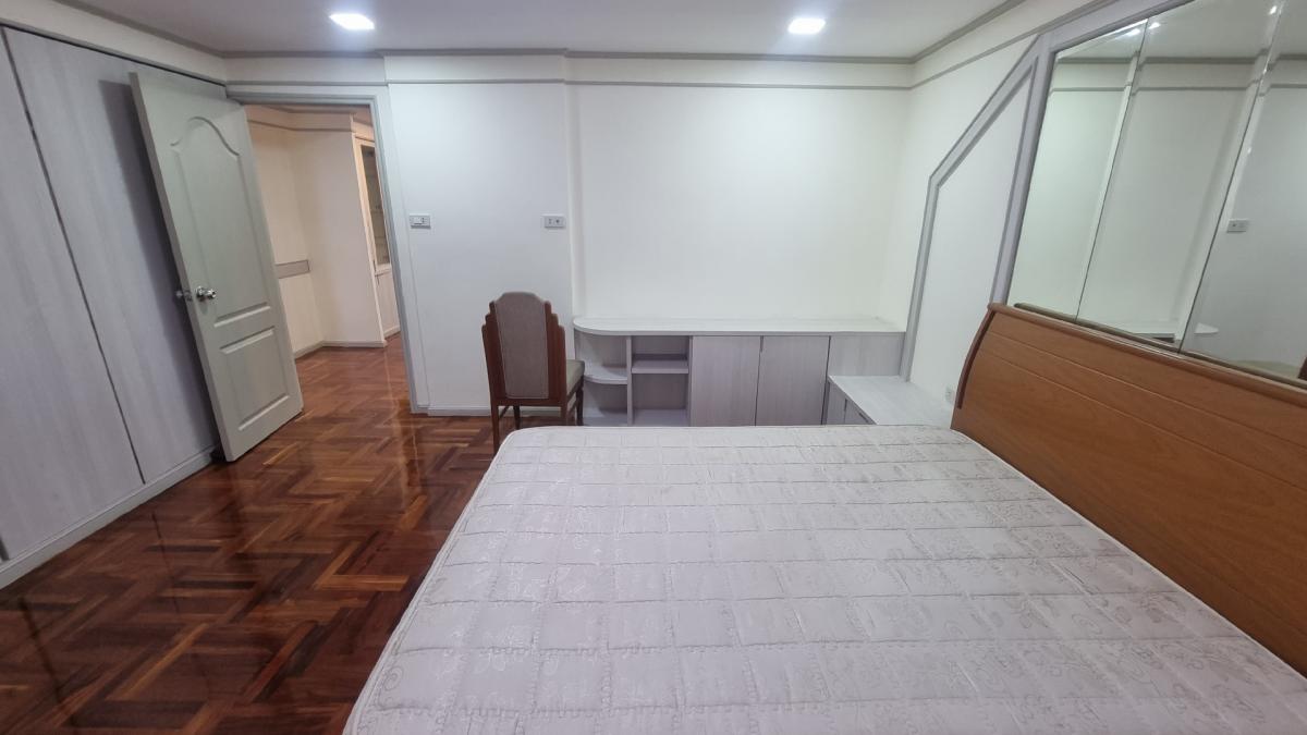 ให้เช่าสุขุมวิท อโศก ทองหล่อ : พร้อมพงษ์ Pet friendly อพาร์ทเมนท์ให้เช่า เหมาะสำหรับครอบครัว 3 ห้องนอน 4 ห้องน้ำ มีรถรับส่ง BTS Supermarket ใกล้เคียง