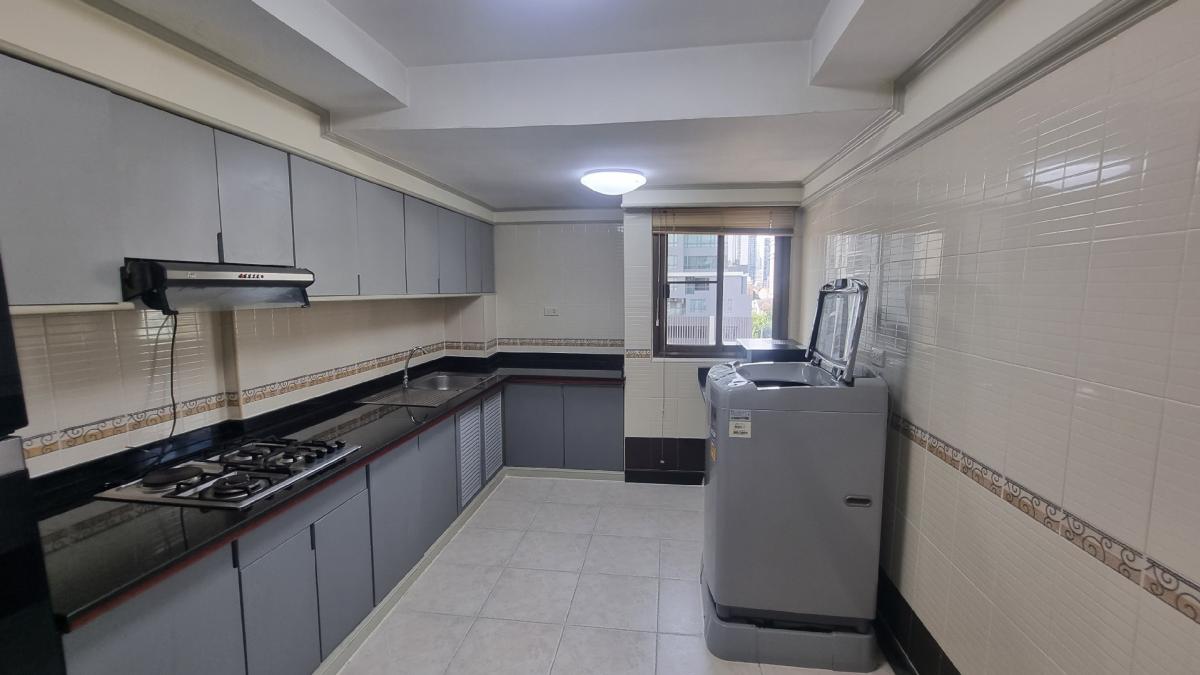 ให้เช่าสุขุมวิท อโศก ทองหล่อ : พร้อมพงษ์ Pet friendly อพาร์ทเมนท์ให้เช่า เหมาะสำหรับครอบครัว 3 ห้องนอน 4 ห้องน้ำ มีรถรับส่ง BTS Supermarket ใกล้เคียง