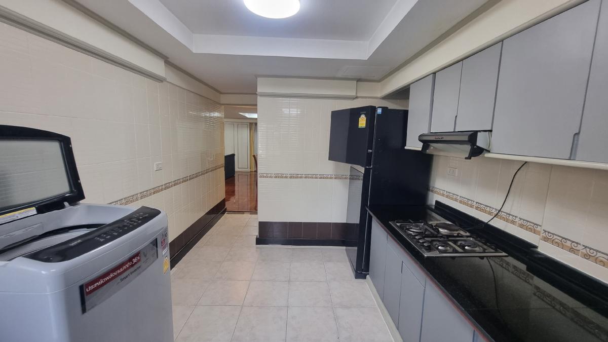 ให้เช่าสุขุมวิท อโศก ทองหล่อ : พร้อมพงษ์ Pet friendly อพาร์ทเมนท์ให้เช่า เหมาะสำหรับครอบครัว 3 ห้องนอน 4 ห้องน้ำ มีรถรับส่ง BTS Supermarket ใกล้เคียง