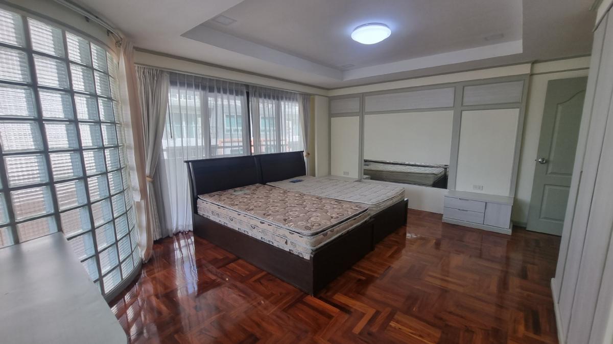 ให้เช่าสุขุมวิท อโศก ทองหล่อ : พร้อมพงษ์ Pet friendly อพาร์ทเมนท์ให้เช่า เหมาะสำหรับครอบครัว 3 ห้องนอน 4 ห้องน้ำ มีรถรับส่ง BTS Supermarket ใกล้เคียง