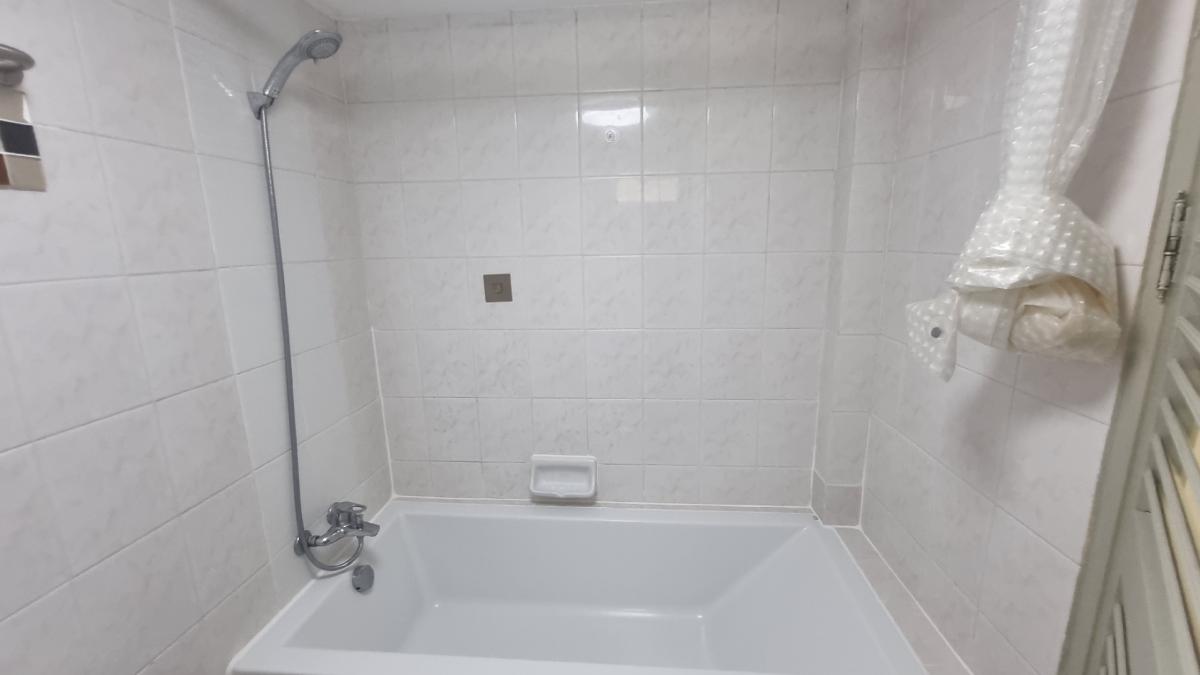 ให้เช่าสุขุมวิท อโศก ทองหล่อ : พร้อมพงษ์ Pet friendly อพาร์ทเมนท์ให้เช่า เหมาะสำหรับครอบครัว 3 ห้องนอน 4 ห้องน้ำ มีรถรับส่ง BTS Supermarket ใกล้เคียง