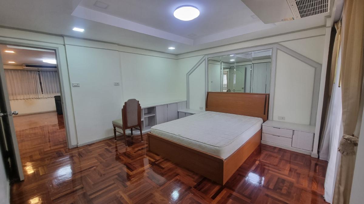 ให้เช่าสุขุมวิท อโศก ทองหล่อ : พร้อมพงษ์ Pet friendly อพาร์ทเมนท์ให้เช่า เหมาะสำหรับครอบครัว 3 ห้องนอน 4 ห้องน้ำ มีรถรับส่ง BTS Supermarket ใกล้เคียง