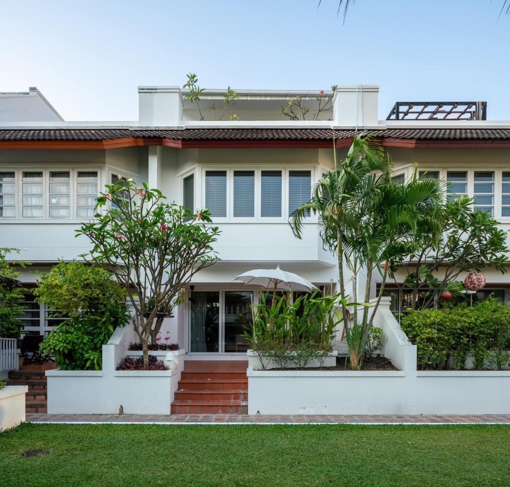For RentTownhomeSukhumvit, Asoke, Thonglor : LTHC11222-Natural Place Townhouse FOR RENT Size 250 sqm. 4 beds 3 baths MRT Phetchaburi Station ONLY 160K/Month