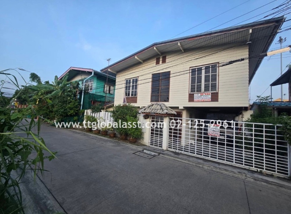 For SaleHouseSamut Prakan,Samrong : House with land 43 square wah, Samut Prakan