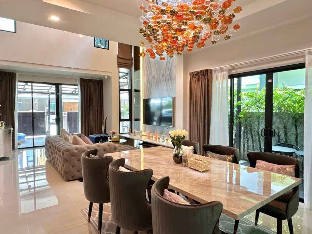 ให้เช่าบ้านลาดกระบัง สุวรรณภูมิ : ● Nice Decoration ● บ้านเดี่ยว 3 ชั้น | 5 ห้องนอน 5 ห้องน้ำ | 70.00 ตร.ว., 321.00 ตร.ม. | ใกล้ พาราไดซ์ พาร์ค 10 นาที, สวนหลวง ร.9 11 นาที, เมกาบางนา 20 นาที