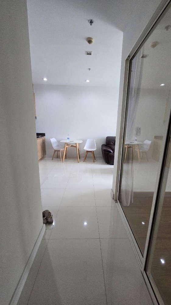 For SaleCondoRatchathewi,Phayathai : next to Airport Link Ratchaprarop, only 60 meters away and only 500 meters away from Pratunam Market.