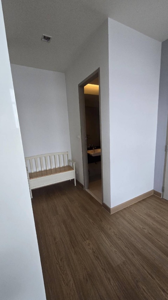 For SaleCondoRatchathewi,Phayathai : next to Airport Link Ratchaprarop, only 60 meters away and only 500 meters away from Pratunam Market.