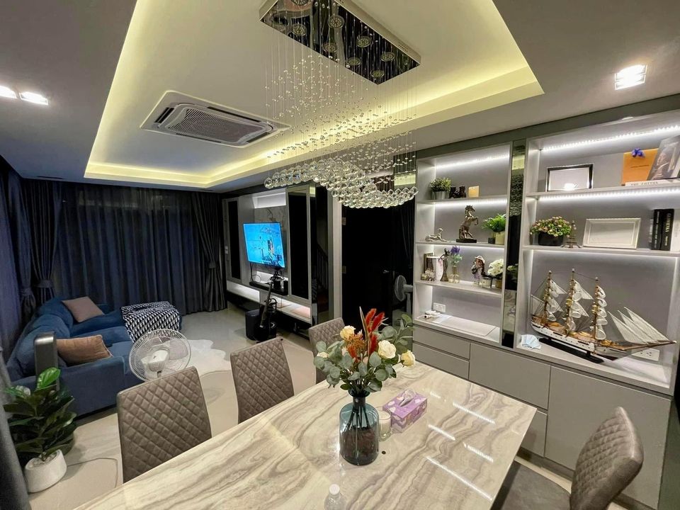 For RentHousePattanakan, Srinakarin : House for rent 𝐕𝐞𝐧𝐮𝐞 𝐑𝐚𝐦𝐚𝟗 #New Krungthep Kreetha Road 𝐅𝐮𝐥𝐥𝐲 𝐅𝐮𝐫𝐧𝐢𝐭𝐮𝐫𝐞 Thap Chang Subdistrict, Saphan Sung District - Mega Bangna, Suvarnabhumi Airport, Central Bangna, The Mall Bangkapi, Seri Rak Hospital, Sinphaet Hospital