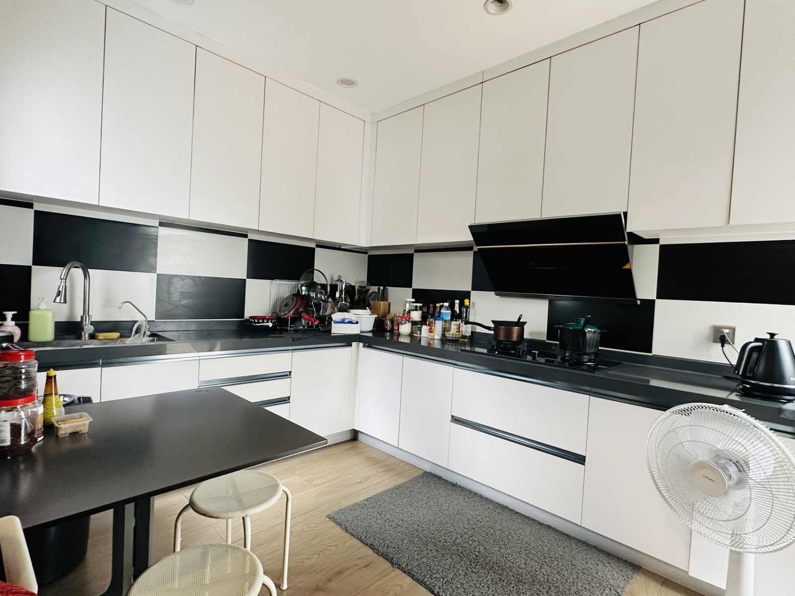 For RentHousePattanakan, Srinakarin : Nantawan rama9 srinakarin