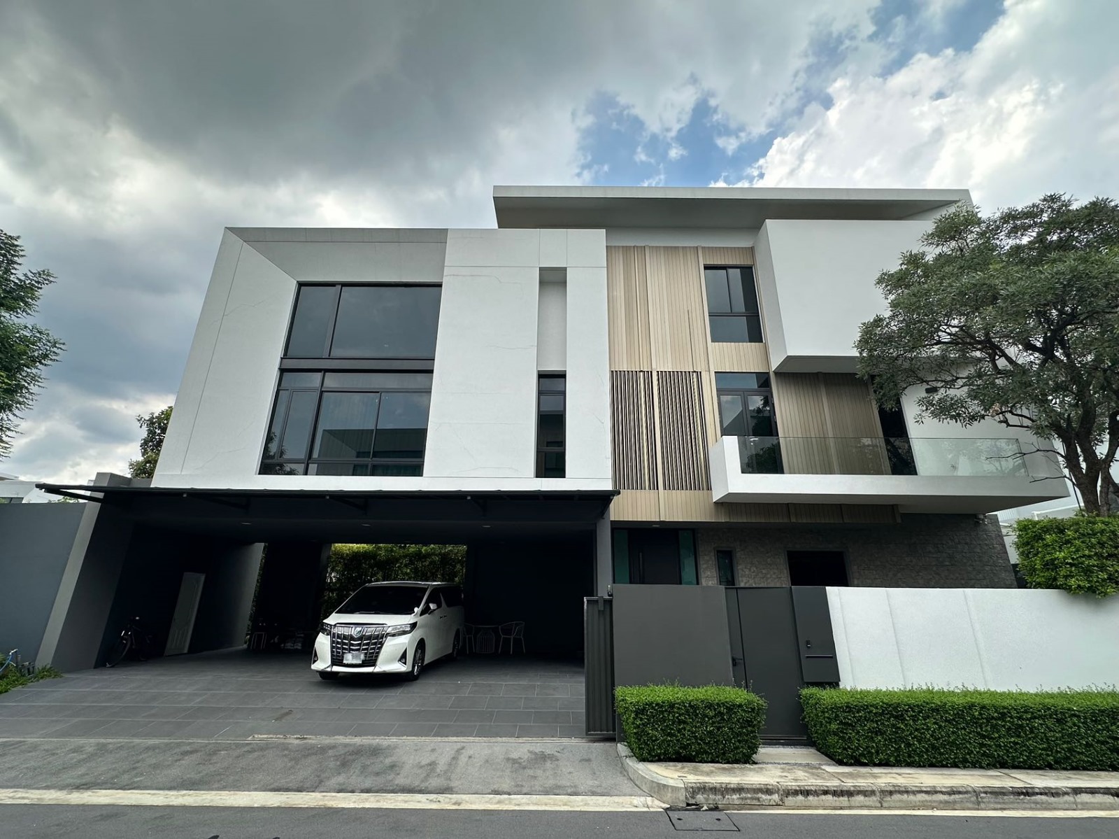 For RentHousePattanakan, Srinakarin : Nantawan rama9 srinakarin