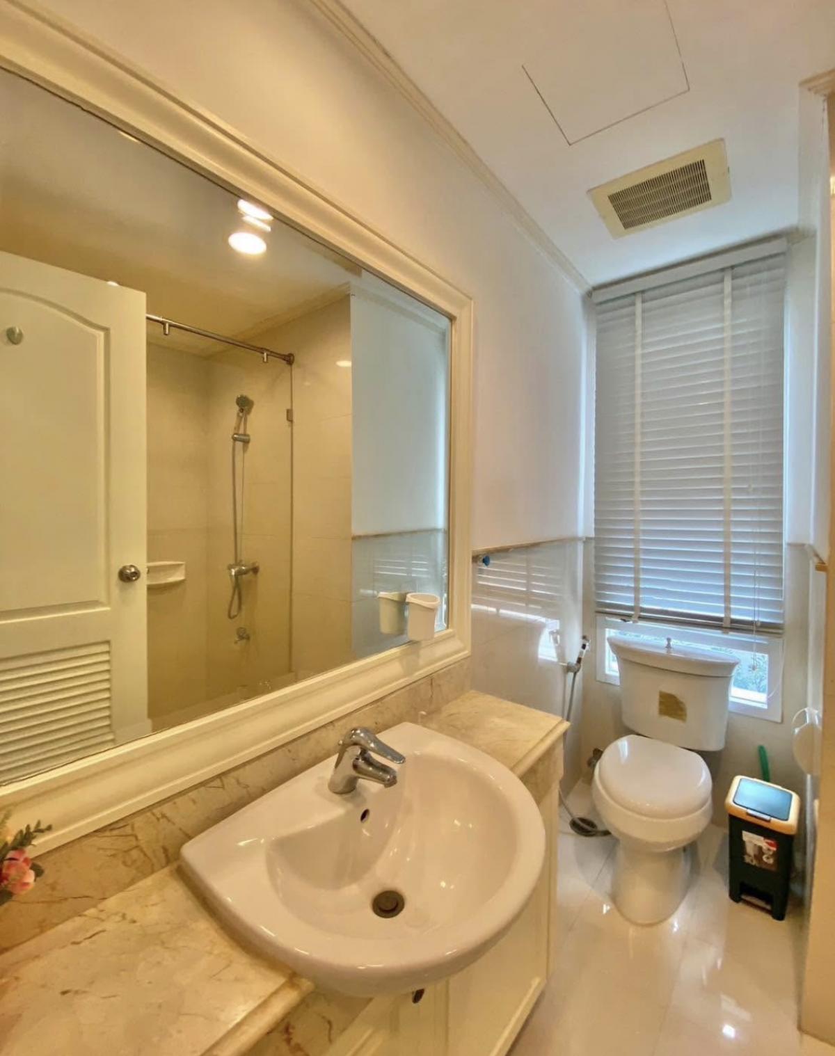 For RentCondoSamut Prakan,Samrong : 22/03/2026, 3 luxurious bedrooms with a view in the heart of Thonglor | La Vie En Rose for rent at only 55,000 THB/month
An elevated lifestyle near Thonglor BTS with complete amenities! 0642748883