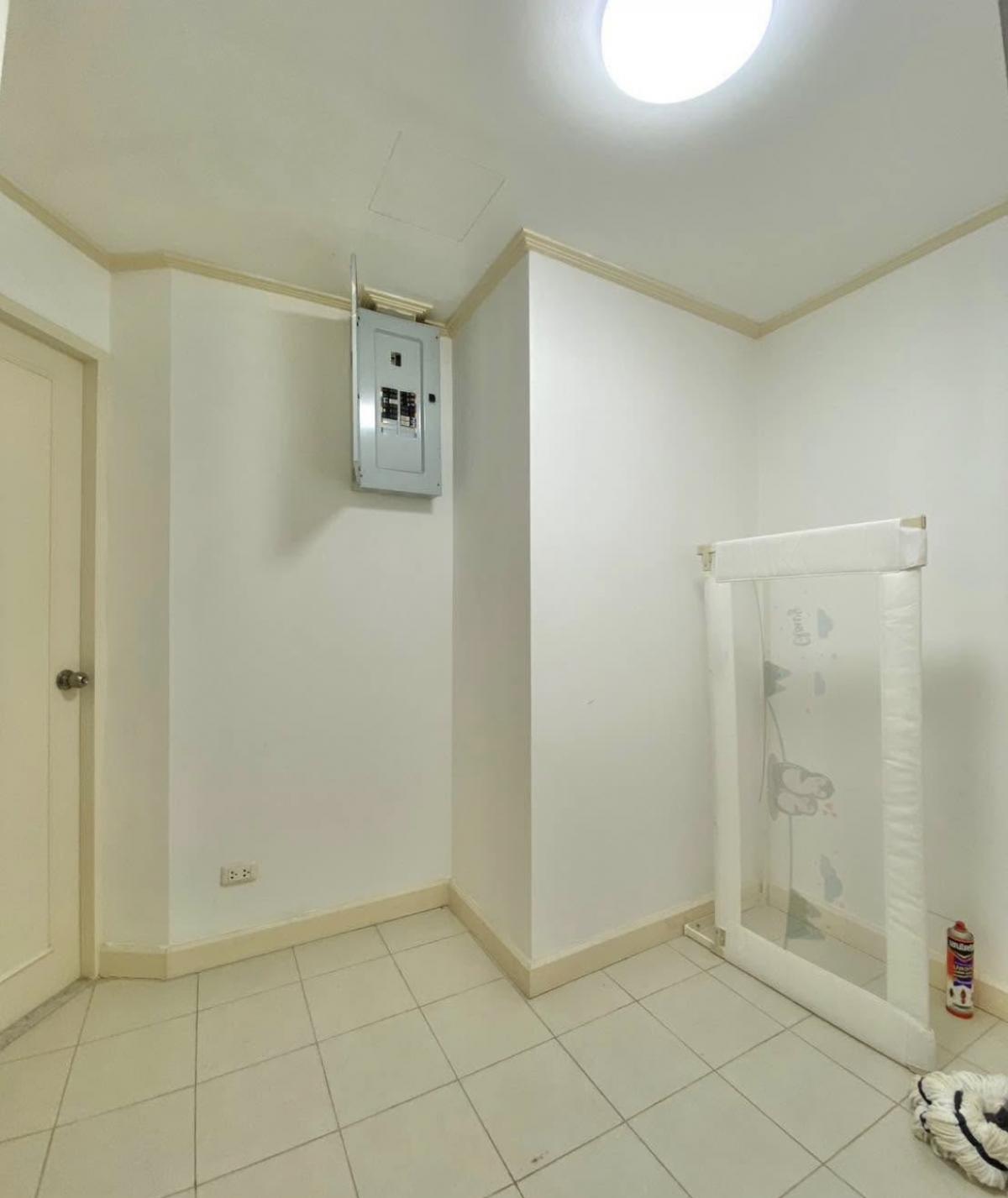 For RentCondoSamut Prakan,Samrong : 22/03/2026, 3 luxurious bedrooms with a view in the heart of Thonglor | La Vie En Rose for rent at only 55,000 THB/month
An elevated lifestyle near Thonglor BTS with complete amenities! 0642748883