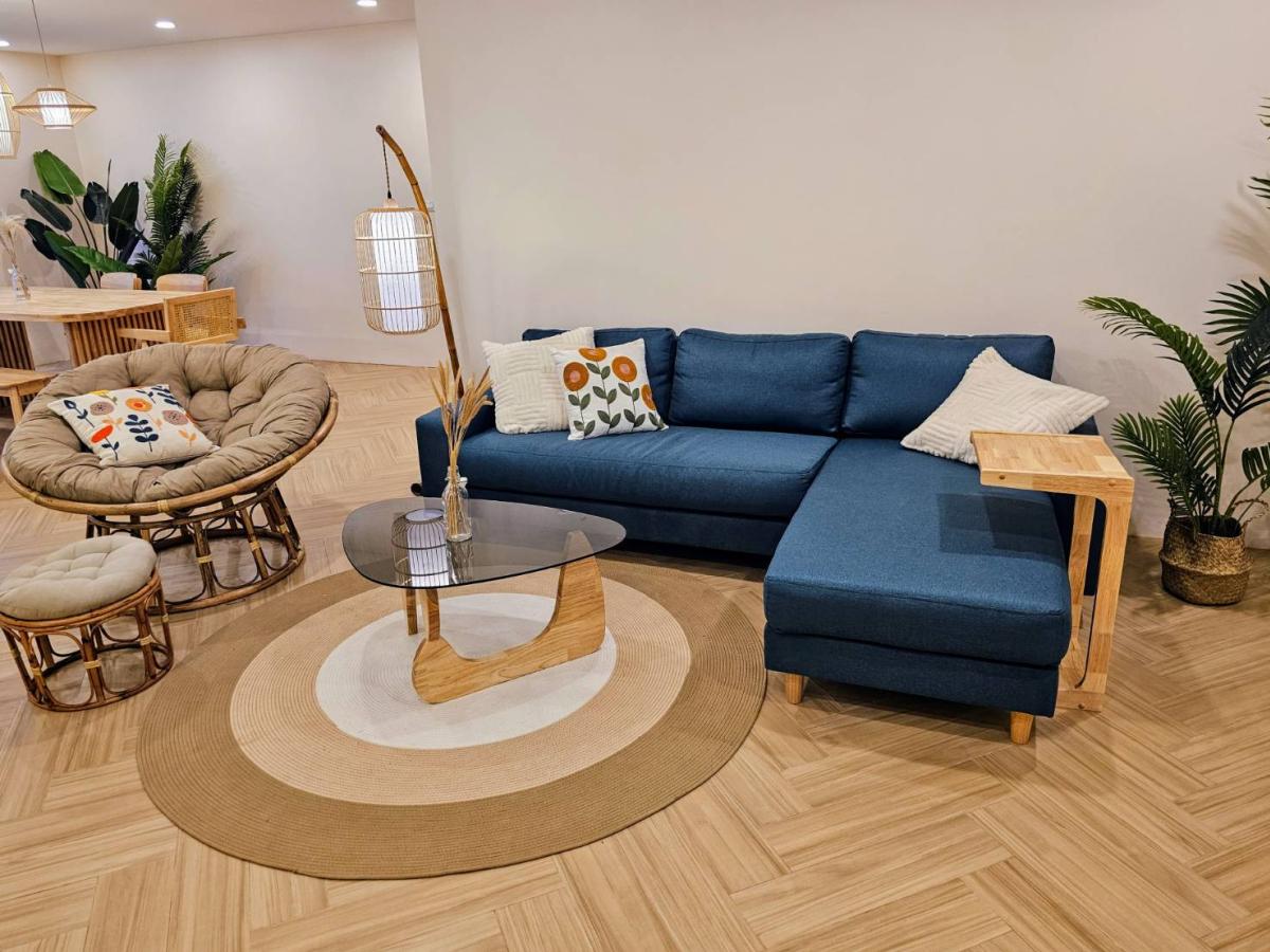 For RentCondoSukhumvit, Asoke, Thonglor : 24/03/2026, Luxury in the heart of the city! 3 large bedrooms at Le Premier Condo near BTS Asoke
Rent for only 70,000 Baht/month with full amenities! 0642748883