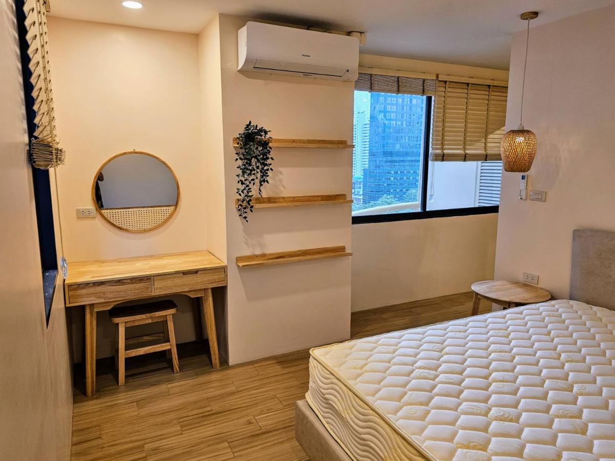 For RentCondoSukhumvit, Asoke, Thonglor : 24/03/2026, Luxury in the heart of the city! 3 large bedrooms at Le Premier Condo near BTS Asoke
Rent for only 70,000 Baht/month with full amenities! 0642748883