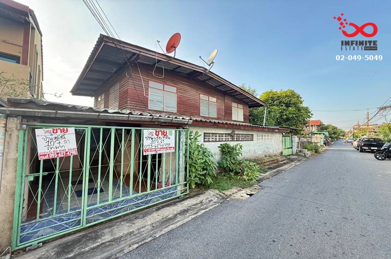 For SaleLandNawamin, Ramindra : Land for sale with building, 107 square wah, Soi Phahonyothin 50, Intersection 11-2-2, Theparak Road