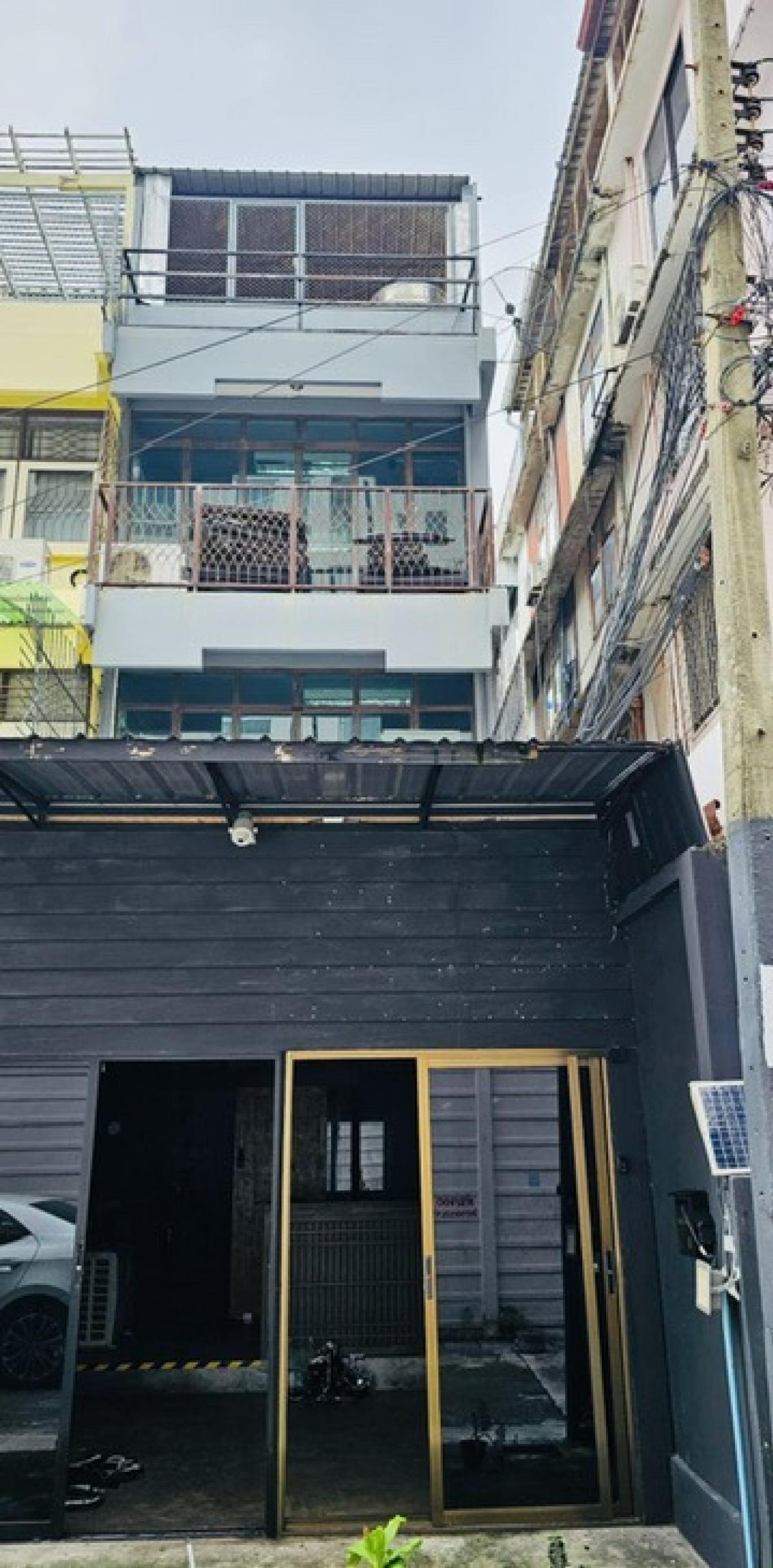 For RentShop HouseSilom, Saladaeng, Bangrak : Rent a commercial building, commercial building, Silom -Convent, near the BTS, Sala Daeng and Park Silom, a lot of foreign and tourists.