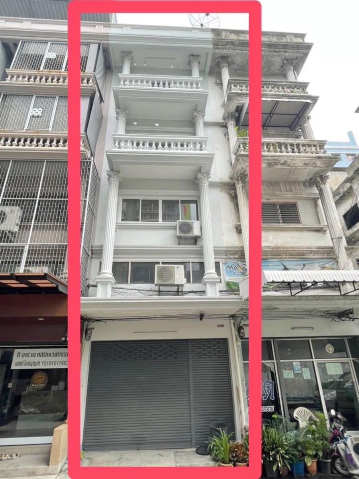 For RentShop HouseRathburana, Suksawat : Rental of the new renovated Karnote Building, 3 bedrooms, 3 bathrooms, 3 air conditioners, convenient transportation  Next to the Big C Bang Pakok, suitable for Home Office, very living space.