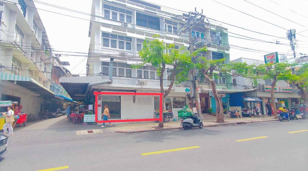 ให้เช่าทาวน์โฮมสาทร นราธิวาส : KP131 ให้เช่าพื้นที่ร้านอาหารหัวมุม 1 ชั้น ขนาด หน้ากว้าง 8x8 เมตร พื้นที่ใช้สอย 64 ตรม.  1 ห้องน้ำ ติดถนนในซอย เซ็นหลุยส์ ซอย 3  สาทร ย่านแหล่งรวมร้านอาหารมากกมาย ใกล้บริษัทสำนักงานมากมาย ใกล้ๆมีที่รับฝากรถ หรือ จอดรถตรงข้ามริมถนนตามช่วงเวลา
