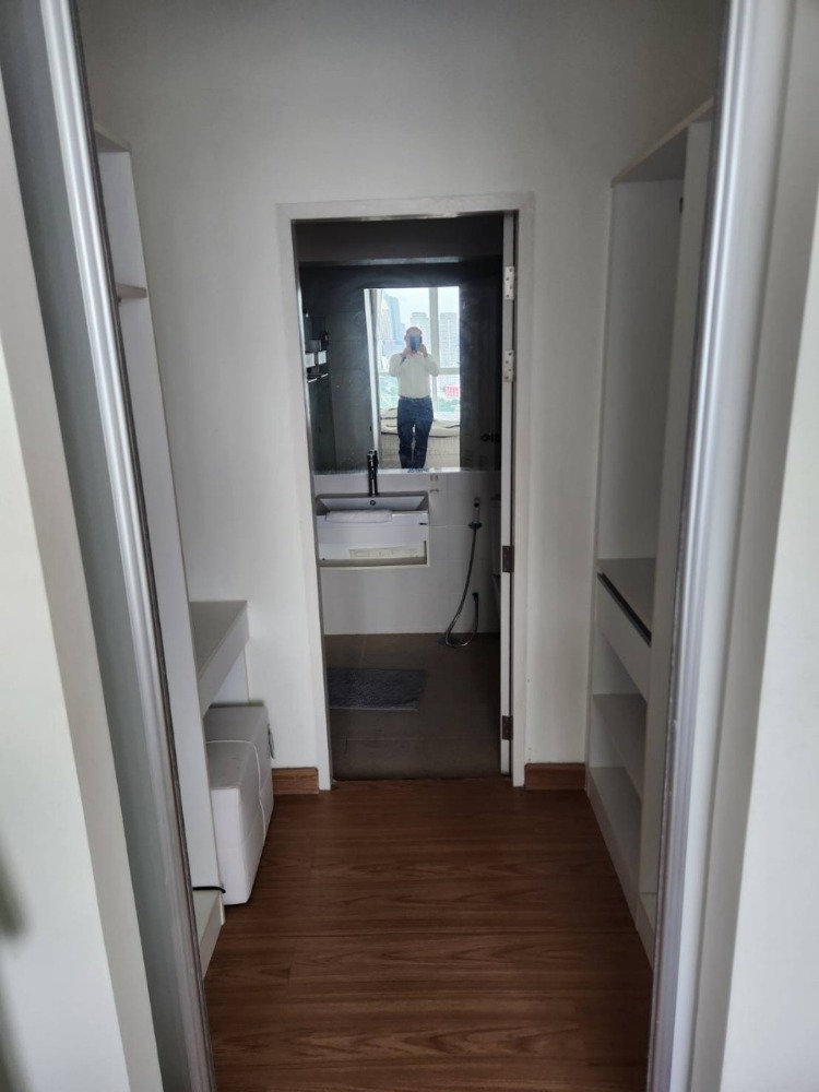 For SaleCondoSathorn, Narathiwat : Condo for sale, The Complete Narathiwat, corner room, beautiful view, cost price