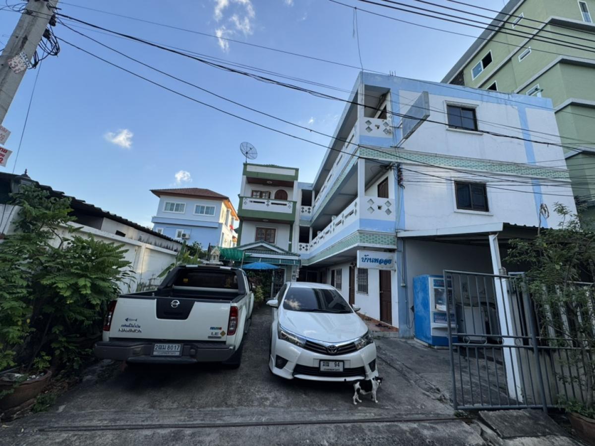 ขายกิจการโรงแรม & กิจการอพาร์ตเมนต์รัชดา ห้วยขวาง : ขายบ้านพร้อมอพาร์ทเม้น ใจกลางเมืองย่านห้วยขวาง ราคาถูกมาก!!!บนเนื้อที่ 100 ตรว. มีบ้าน สามชั้น และ อพาร์ทเม้น 18 ห้อง (คนเช่าอยู่เต็ม) ในราคา 20 ล้านบาท ถูกมากกก เพราะที่ดินเปล่าก็ขายกันตรว.ละ 150000 ขึ้นแล้วสนใจติดต่อ 091 789 6693