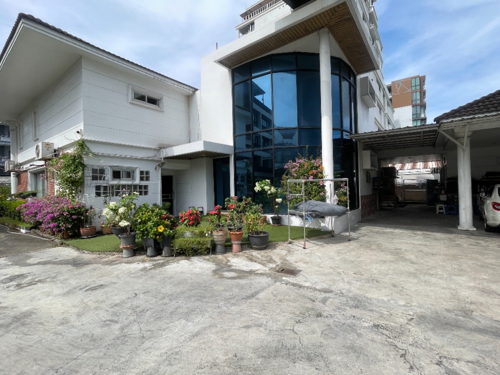 ให้เช่าบ้านวิทยุ ชิดลม หลังสวน : บ้านแชร์ ประมาณ 140 ตารางเมตร 2 ห้องนอน 1 ห้องน้ำ ในคอมพลาวล์ ซอยร่วมฤดี