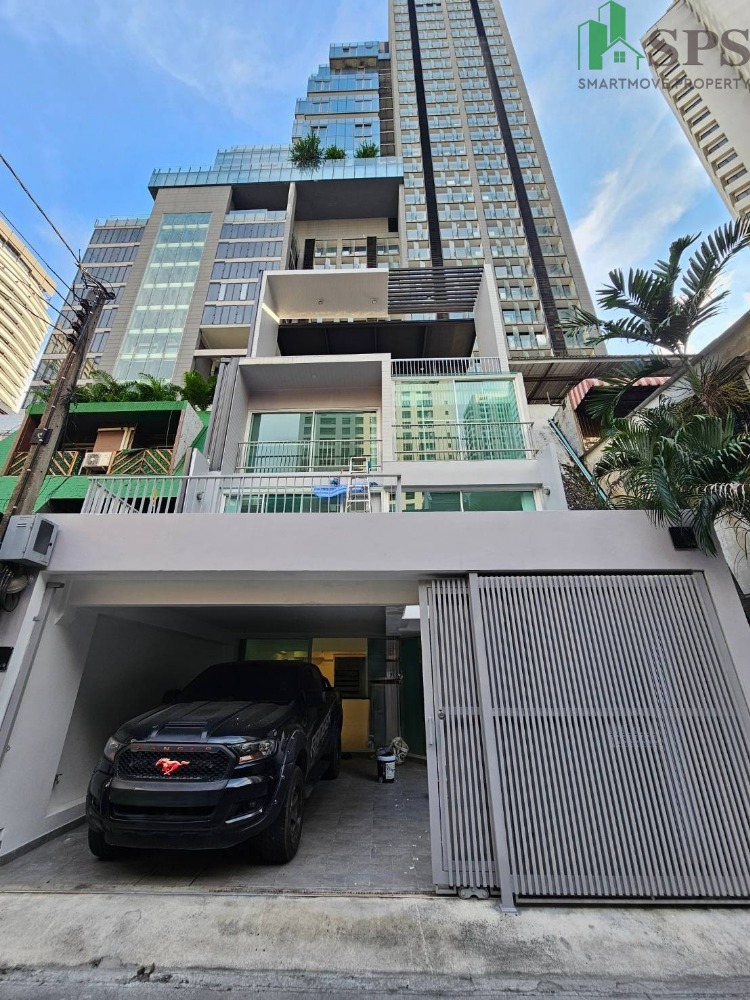 For RentTownhomeNana, North Nana,Sukhumvit13, Soi Nana : Newly renovated Townhome with an elevator for RENT in Sukhumvit 11 (SPSP594)