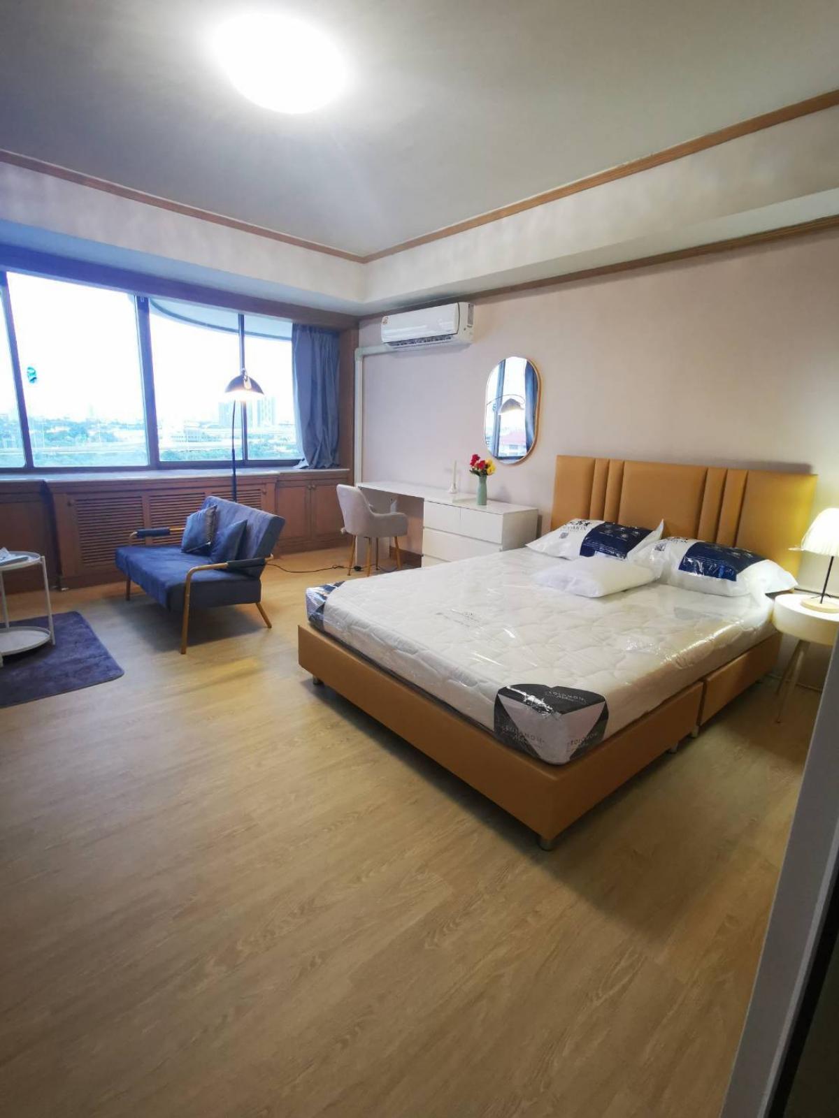 For SaleCondoRama9, Petchburi, RCA : Royal Nine Residences Rama 9 Soi 17  Condo Yield 7.6%  33 sq m, 9th floor, Rama 9 Soi 17  750 meters from MRT Yellow Line, Wat Phra Ram 9  Sold with tenant, rent 9,500, contract until Nov 68  Interested contact @542jirrs