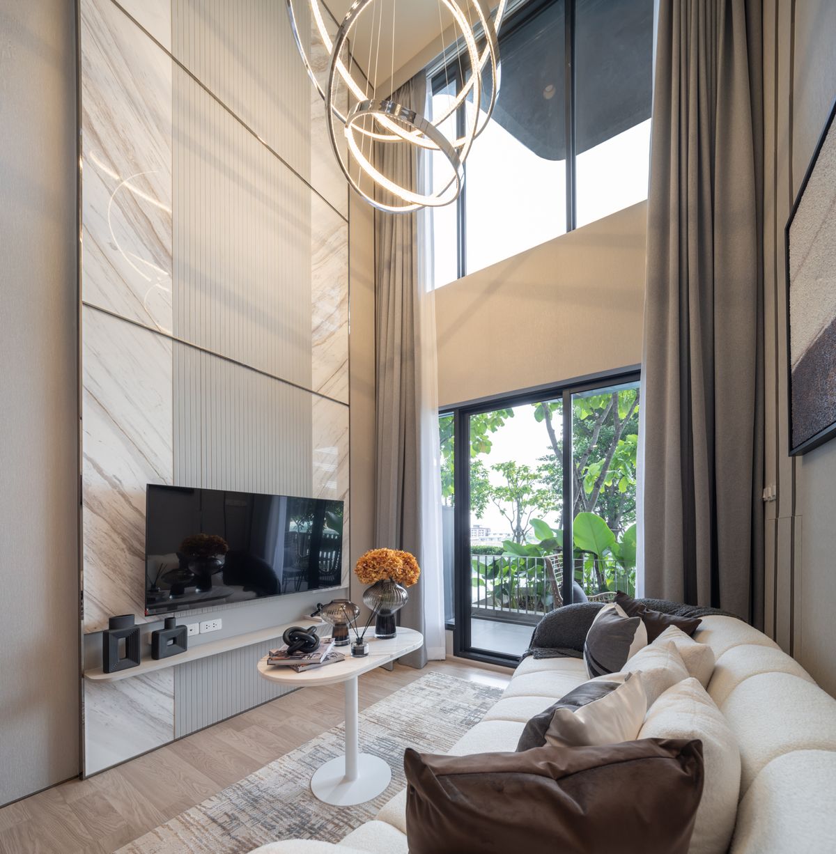 For SaleCondoBangna, Bearing, Lasalle : Last 5 units!! 2 HOUSEHOLD STORES The best deal of the year!! HOUSEHOLD 5.99 million.* Free! Fully furnished + free transfer fee* Spacious living, beautiful view, corner room in every unit with 2 parking rights at 𝗜𝗗𝗘𝗢 𝗠𝗢𝗕𝗜 Sukhumvit