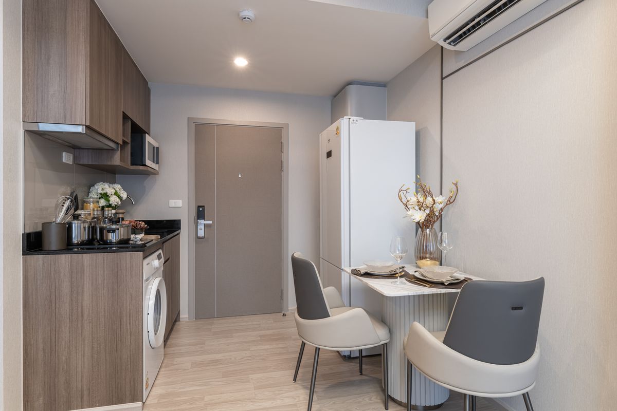 For SaleCondoBangna, Bearing, Lasalle : Last 5 units!! 2 HOUSEHOLD STORES The best deal of the year!! HOUSEHOLD 5.99 million.* Free! Fully furnished + free transfer fee* Spacious living, beautiful view, corner room in every unit with 2 parking rights at 𝗜𝗗𝗘𝗢 𝗠𝗢𝗕𝗜 Sukhumvit