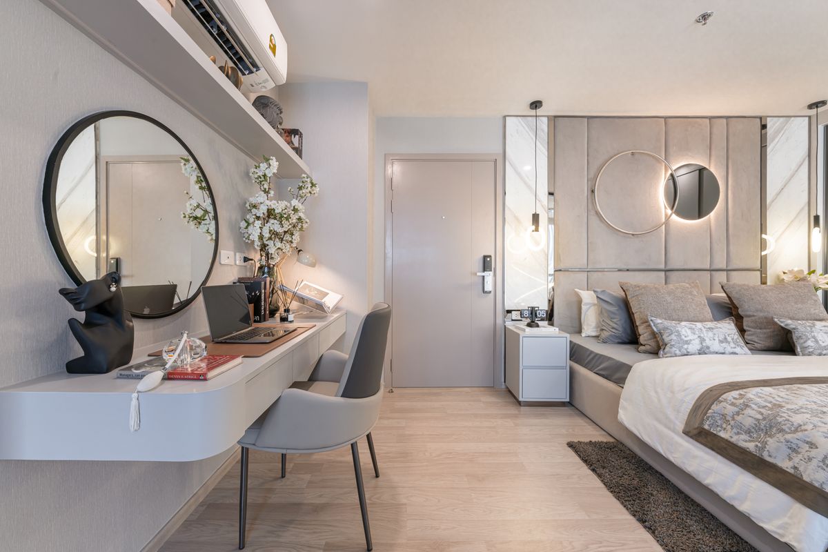 For SaleCondoBangna, Bearing, Lasalle : Last 5 units!! 2 HOUSEHOLD STORES The best deal of the year!! HOUSEHOLD 5.99 million.* Free! Fully furnished + free transfer fee* Spacious living, beautiful view, corner room in every unit with 2 parking rights at 𝗜𝗗𝗘𝗢 𝗠𝗢𝗕𝗜 Sukhumvit