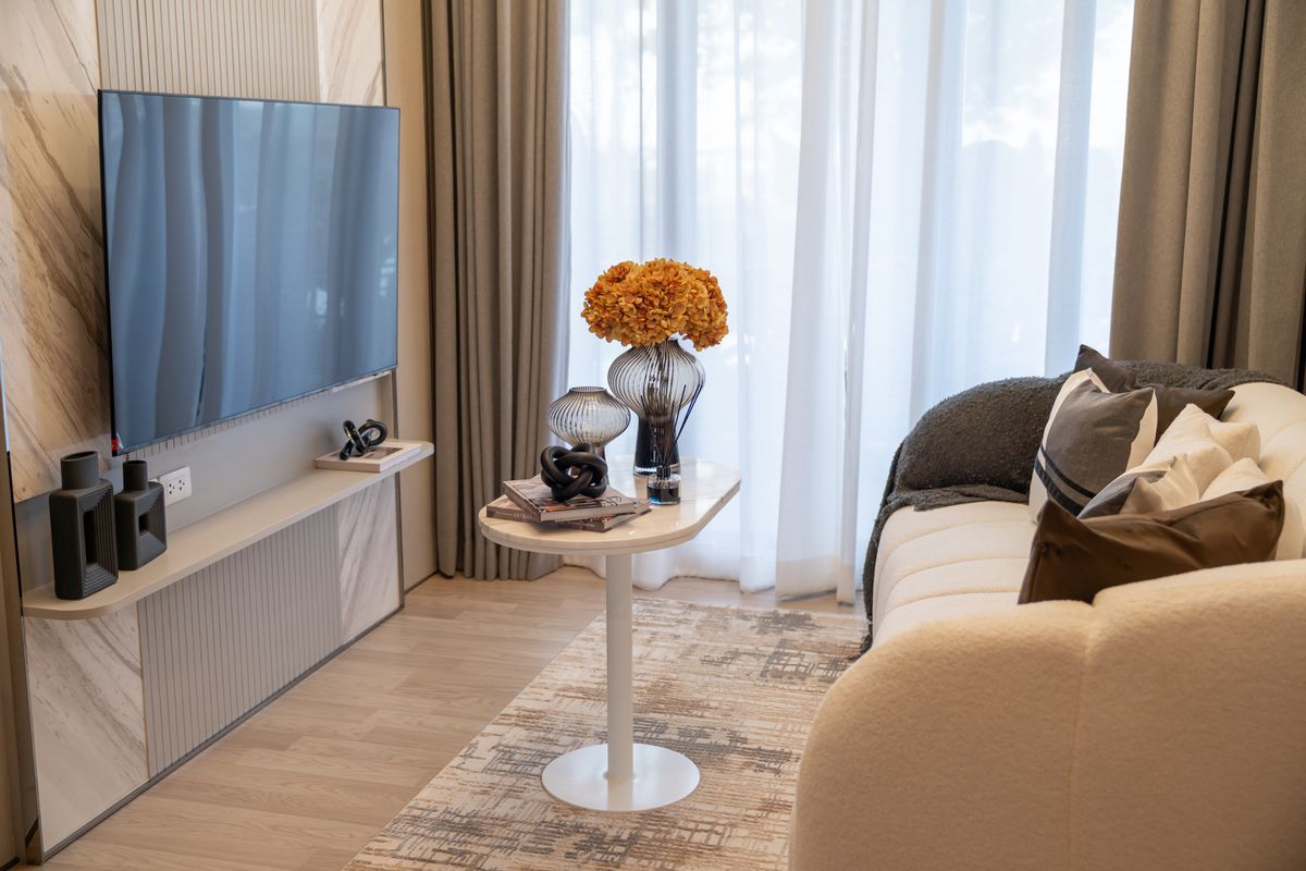 For SaleCondoBangna, Bearing, Lasalle : Last 5 units!! 2 HOUSEHOLD STORES The best deal of the year!! HOUSEHOLD 5.99 million.* Free! Fully furnished + free transfer fee* Spacious living, beautiful view, corner room in every unit with 2 parking rights at 𝗜𝗗𝗘𝗢 𝗠𝗢𝗕𝗜 Sukhumvit