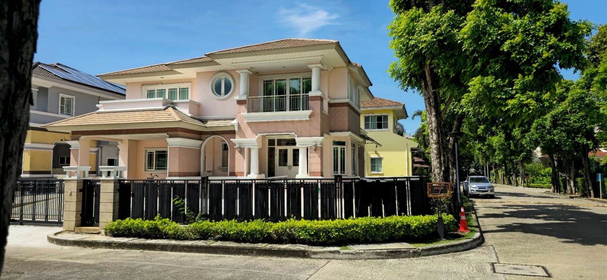 ขายบ้านลาดกระบัง สุวรรณภูมิ : ขายบ้านเดี่ยว (หลังมุม) 113.4 วา 4 ห้องนอน 3 ห้องน้ำ Tel.093 296 2878 แยกห้องนอนห้องน้ำแม่บ้าน