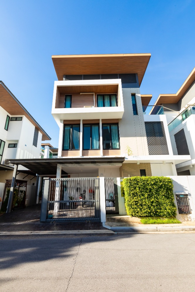 ขายบ้านอ่อนนุช อุดมสุข : ● Prime Location ● บ้านเดี่ยว 3 ชั้น 3 ห้องนอน | 61.80 ตร.ว. 426.00 ตร.ม. | ใกล้ ซีคอนสแควร์​ ศรีนครินทร์ 6 นาที, BTS อ่อนนุช 10 นาที