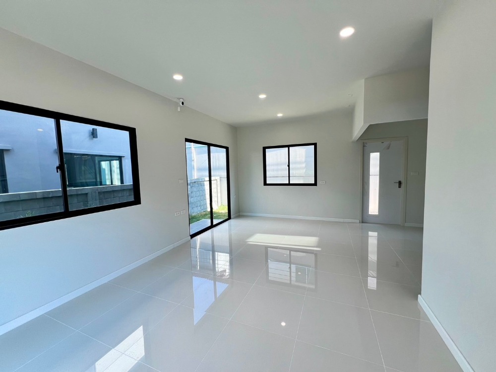 For SalePathum Thani,Rangsit, Thammasat : 🔥Selling a British-style twin house, next to the Green Line🔥 Grand Britannia Khu Khot Station