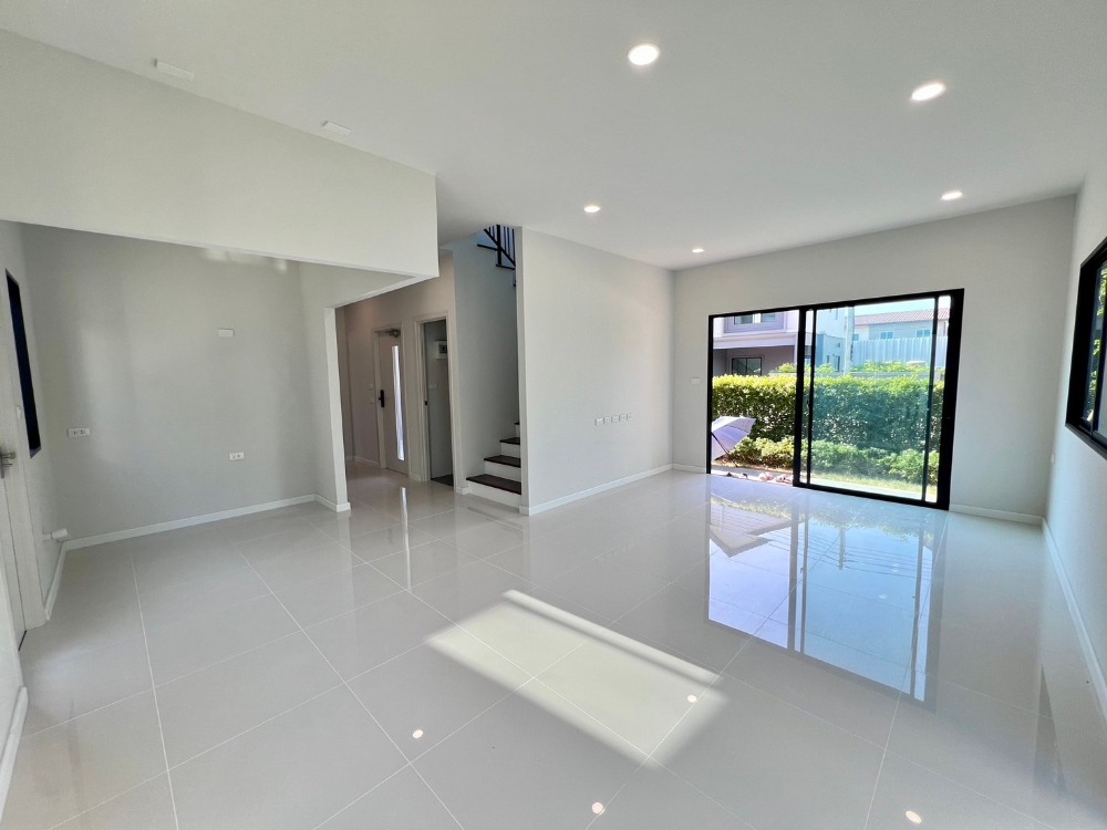 For SalePathum Thani,Rangsit, Thammasat : 🔥Selling a British-style twin house, next to the Green Line🔥 Grand Britannia Khu Khot Station