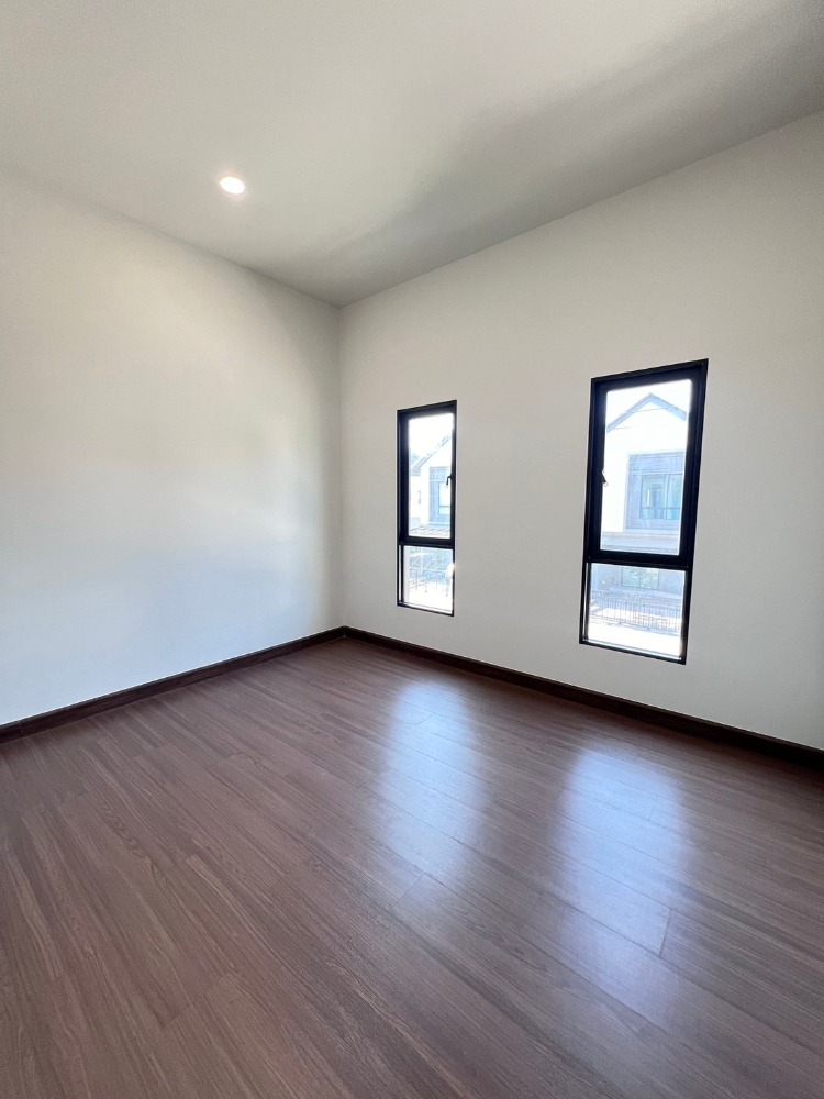 For SalePathum Thani,Rangsit, Thammasat : 🔥Selling a British-style twin house, next to the Green Line🔥 Grand Britannia Khu Khot Station