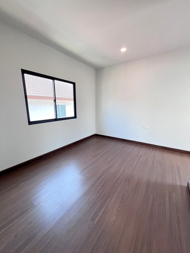 For SalePathum Thani,Rangsit, Thammasat : 🔥Selling a British-style twin house, next to the Green Line🔥 Grand Britannia Khu Khot Station