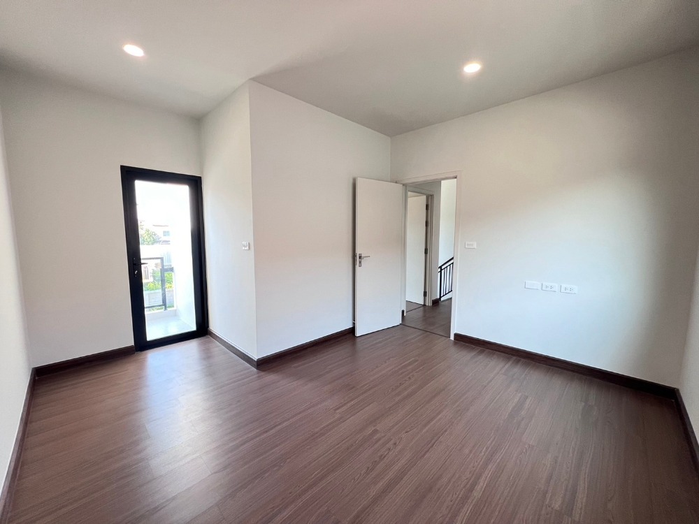 For SalePathum Thani,Rangsit, Thammasat : 🔥Selling a British-style twin house, next to the Green Line🔥 Grand Britannia Khu Khot Station