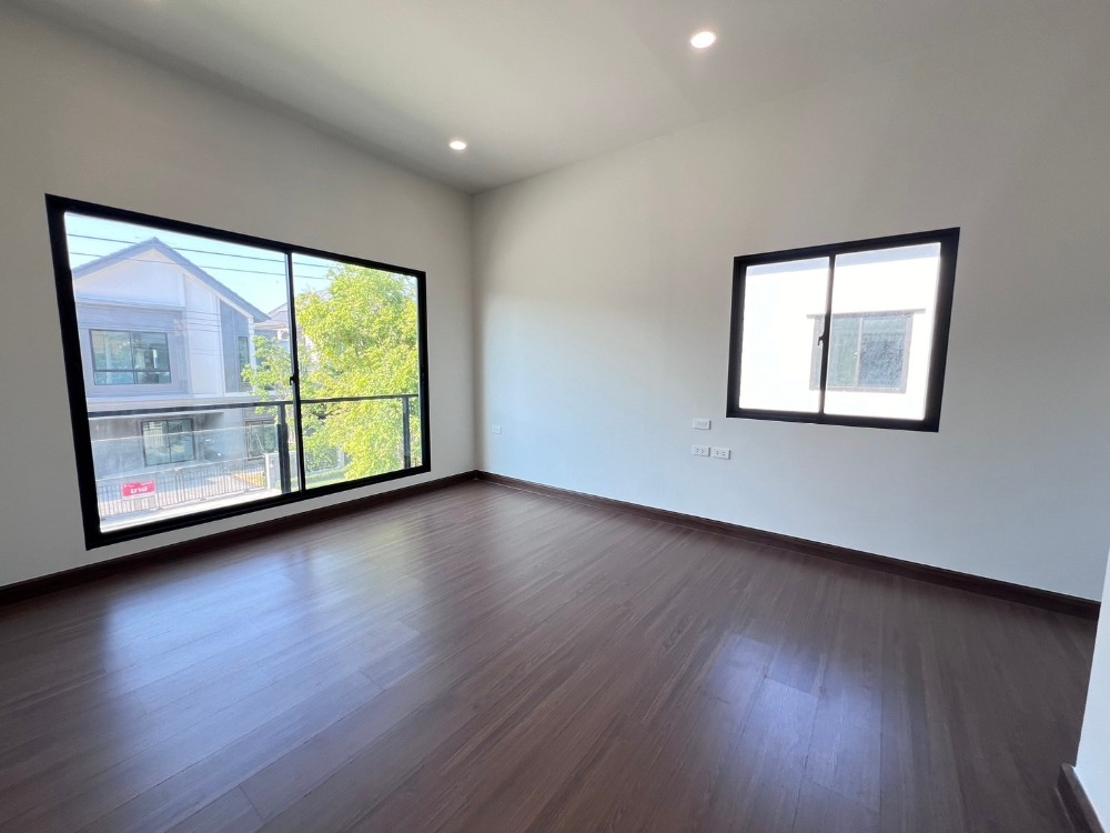 For SalePathum Thani,Rangsit, Thammasat : 🔥Selling a British-style twin house, next to the Green Line🔥 Grand Britannia Khu Khot Station