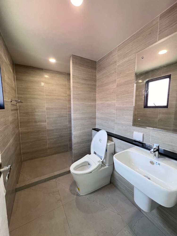 For SalePathum Thani,Rangsit, Thammasat : 🔥Selling a British-style twin house, next to the Green Line🔥 Grand Britannia Khu Khot Station