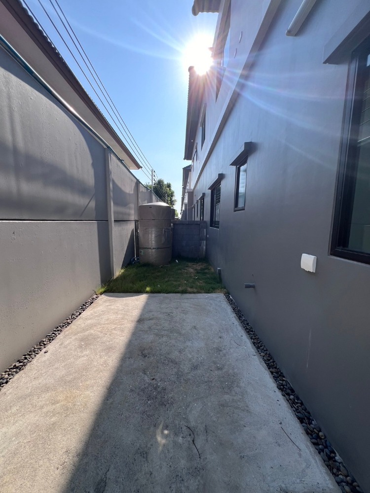 For SalePathum Thani,Rangsit, Thammasat : 🔥Selling a British-style twin house, next to the Green Line🔥 Grand Britannia Khu Khot Station